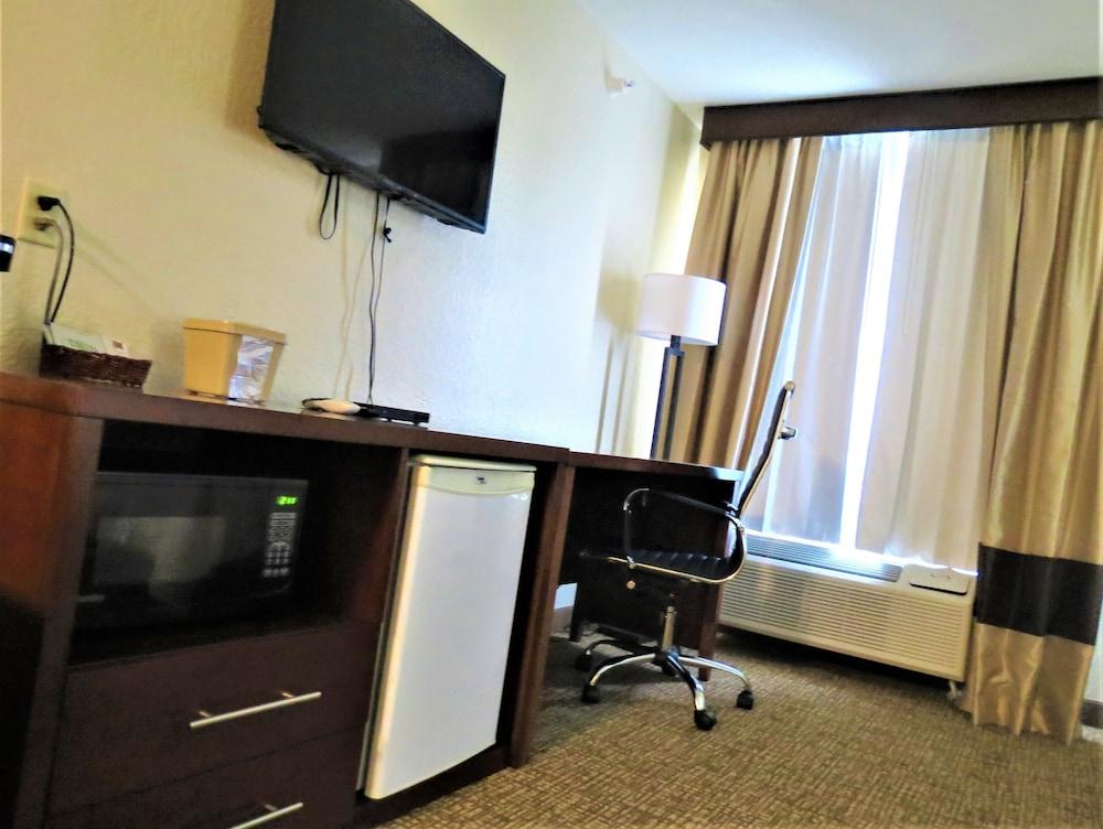 Comfort Inn & Suites Fairborn Near Wright Patterson Afb Dış mekan fotoğraf