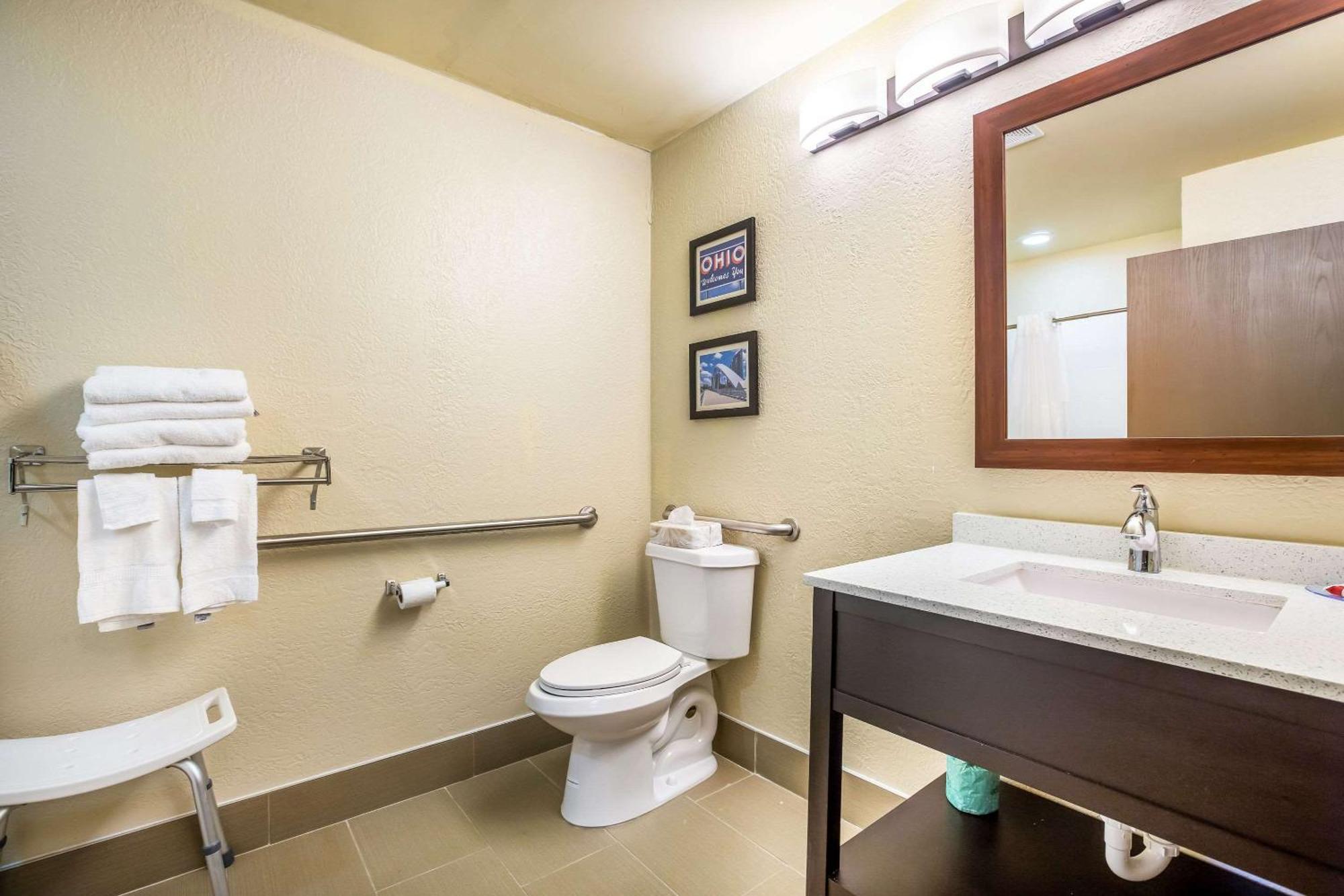 Comfort Inn & Suites Fairborn Near Wright Patterson Afb Dış mekan fotoğraf